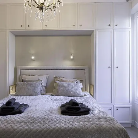 De Luxe, Meynadier By Halldis Apartment