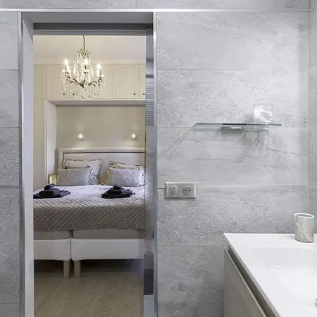 De Luxe, Meynadier By Halldis * Cannes