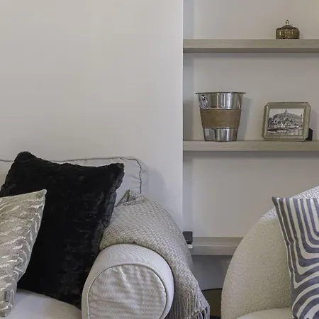 De Luxe, Meynadier By Halldis Cannes