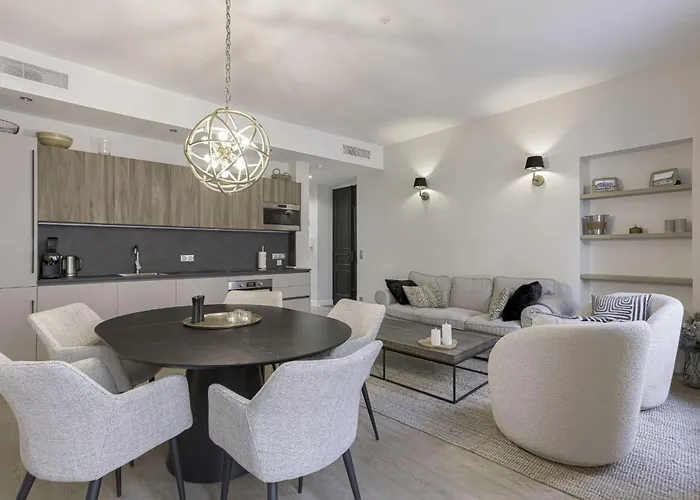 De Luxe, Meynadier By Halldis شقة كان
