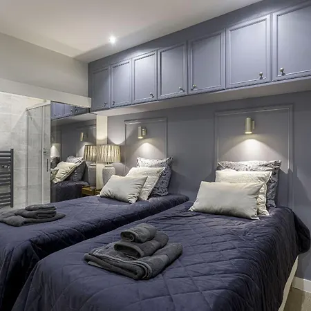 De Luxe, Meynadier By Halldis * Cannes